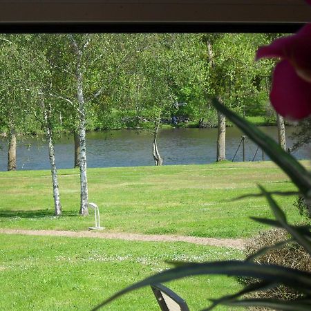 Logis Hotel Val De Vienne Le Vigeant Bagian luar foto
