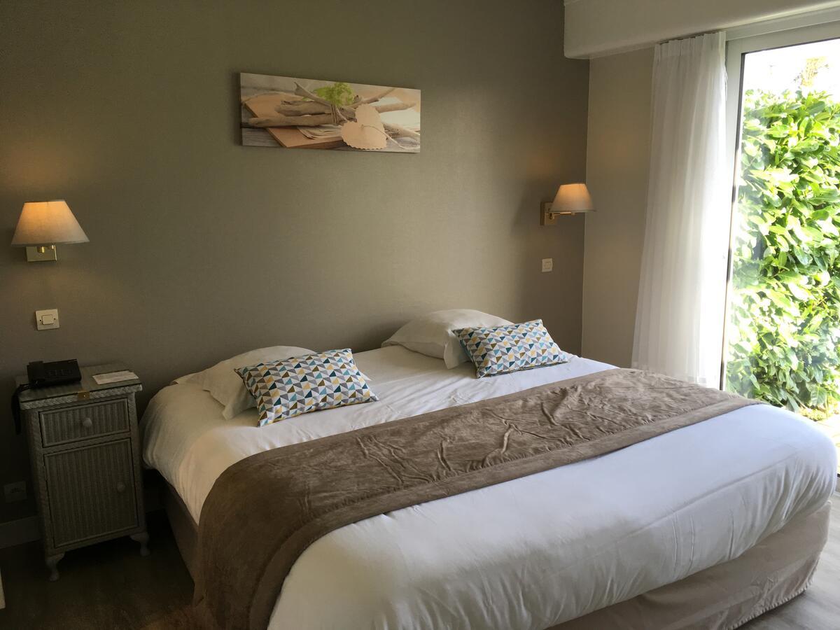 Logis Hotel Val De Vienne Le Vigeant Bagian luar foto