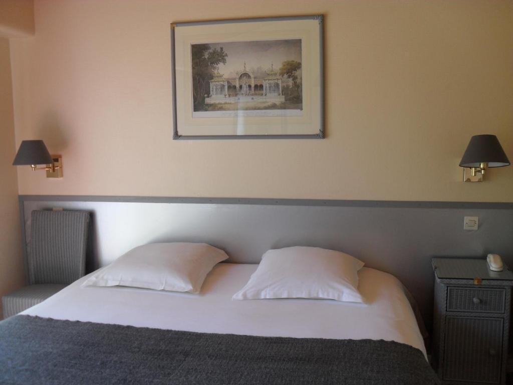 Logis Hotel Val De Vienne Le Vigeant Ruang foto