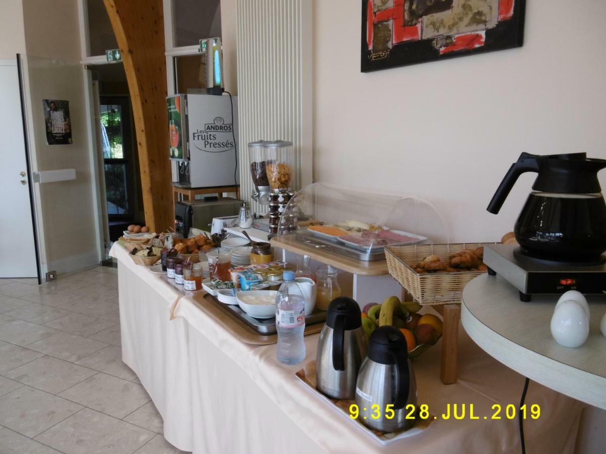 Logis Hotel Val De Vienne Le Vigeant Bagian luar foto