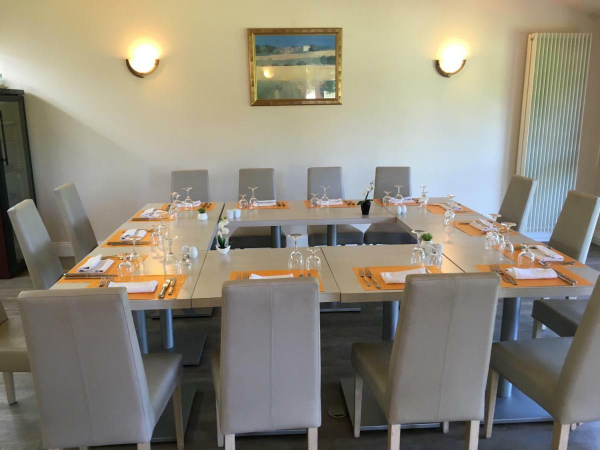 Logis Hotel Val De Vienne Le Vigeant Bagian luar foto