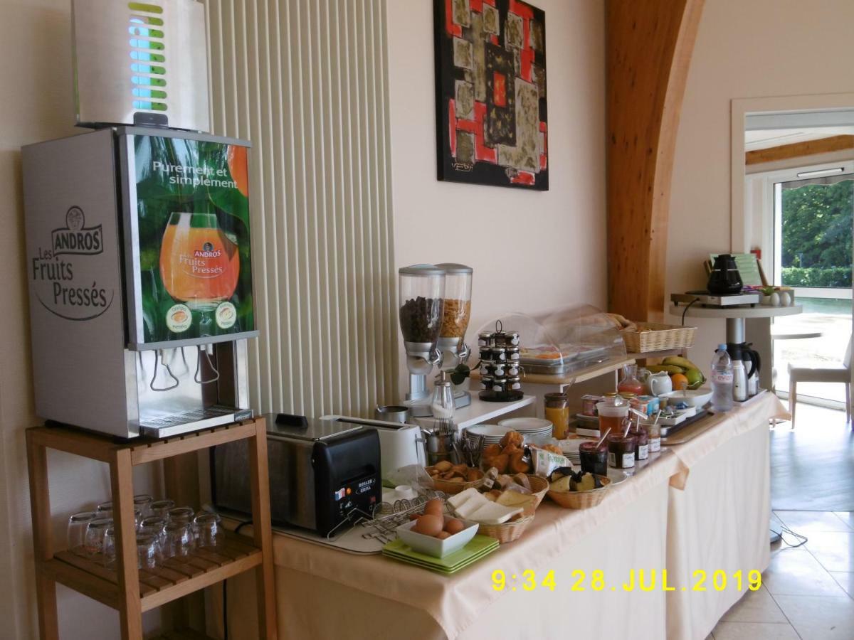 Logis Hotel Val De Vienne Le Vigeant Bagian luar foto