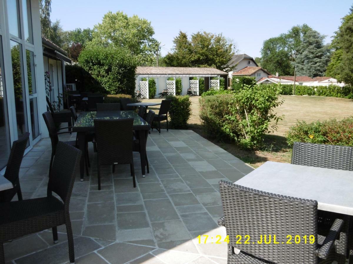 Logis Hotel Val De Vienne Le Vigeant Bagian luar foto
