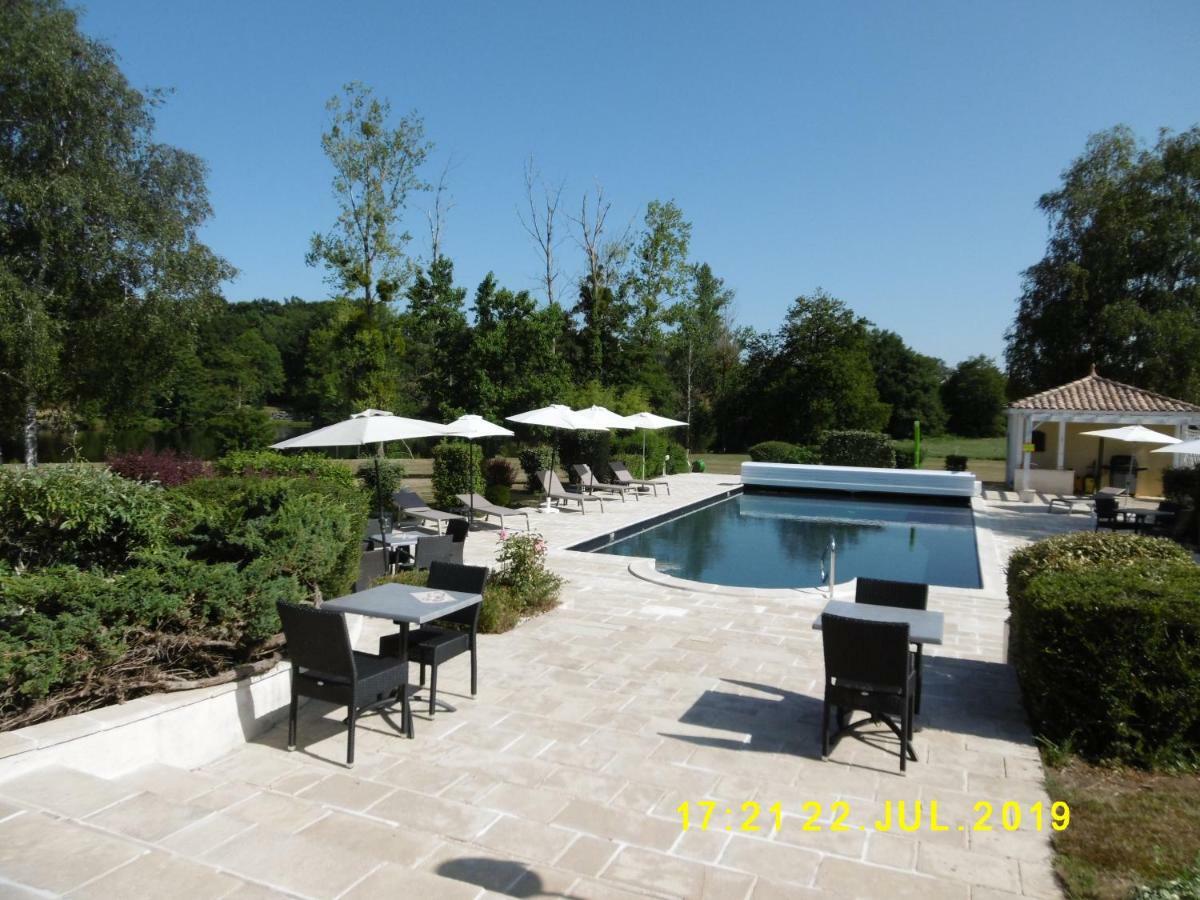 Logis Hotel Val De Vienne Le Vigeant Bagian luar foto