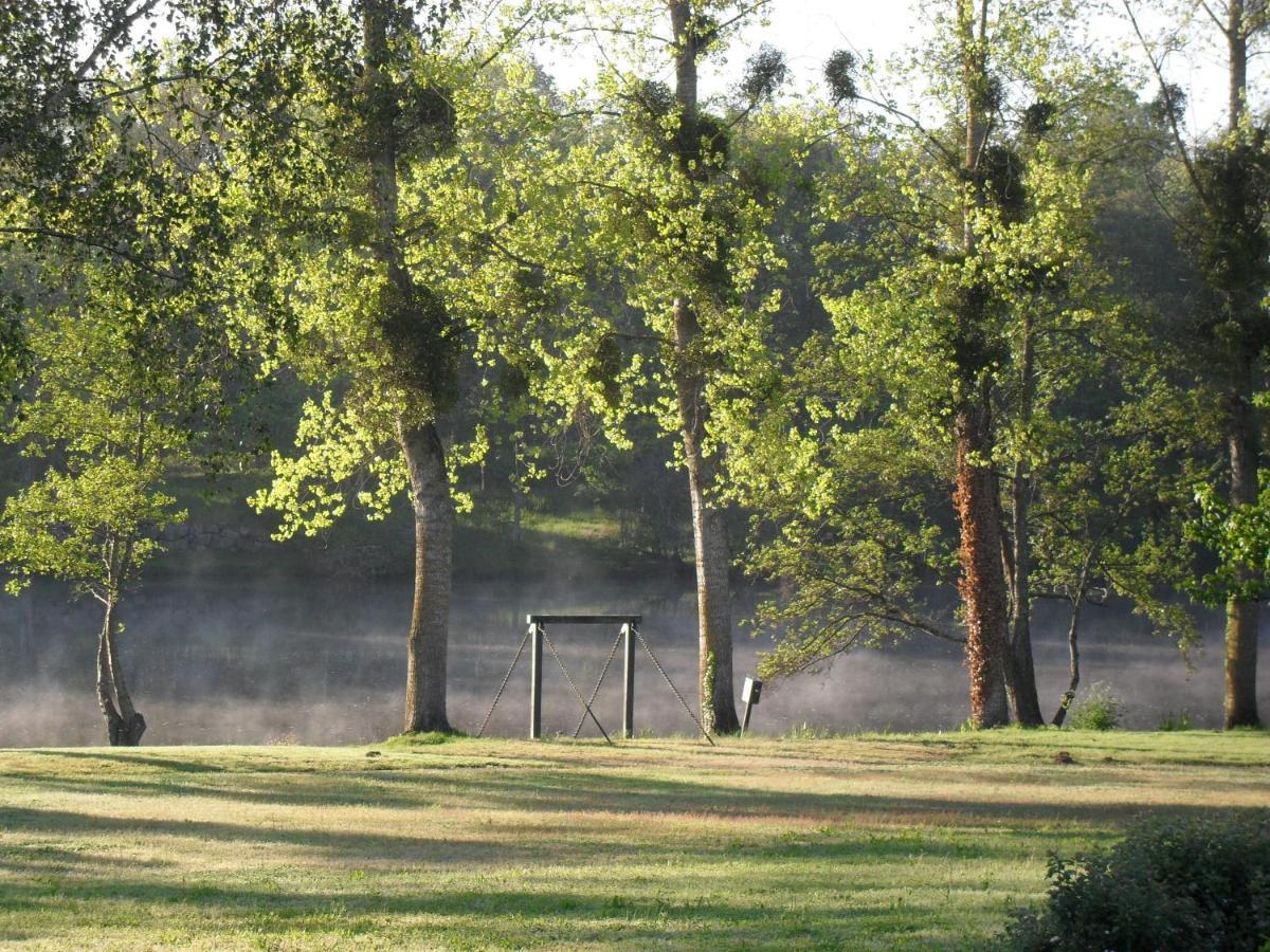 Logis Hotel Val De Vienne Le Vigeant Bagian luar foto