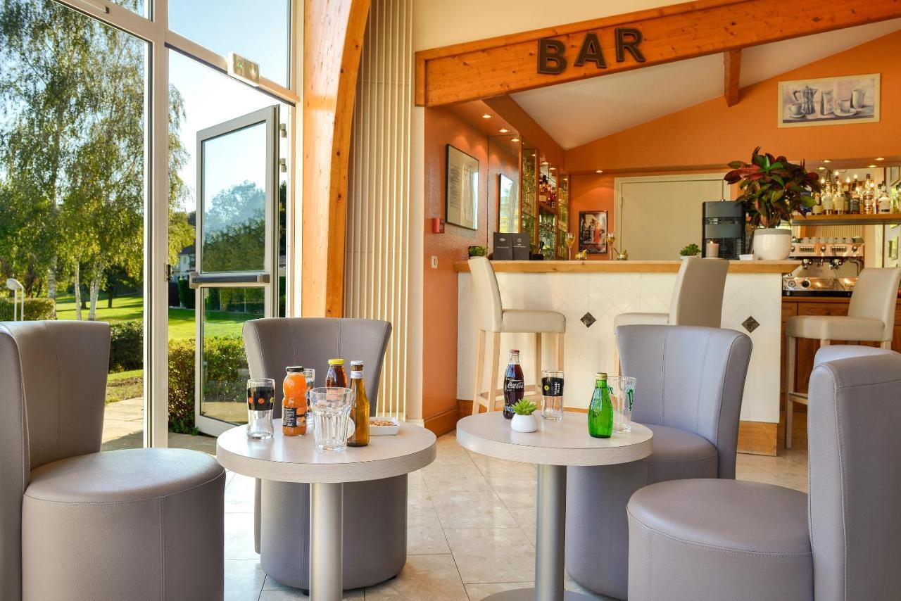 Logis Hotel Val De Vienne Le Vigeant Bagian luar foto