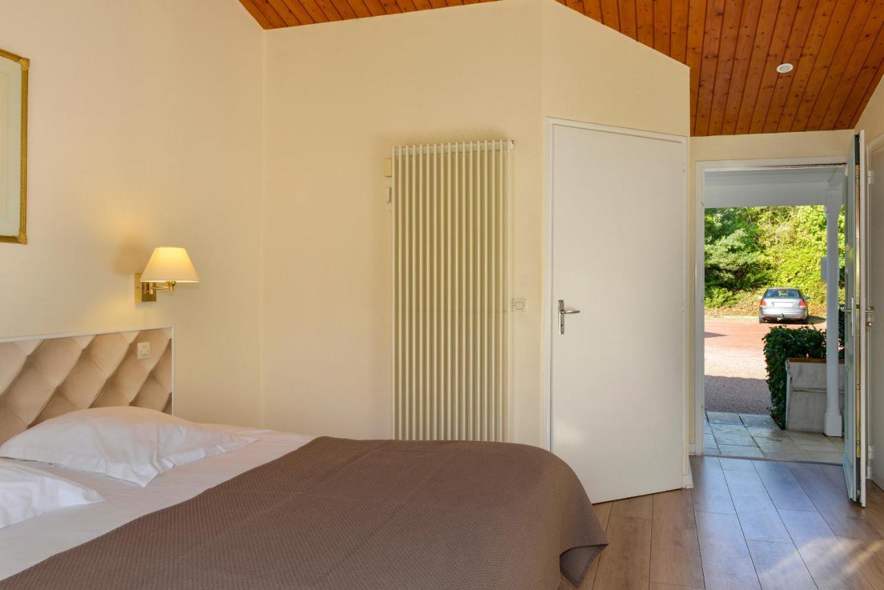 Logis Hotel Val De Vienne Le Vigeant Bagian luar foto